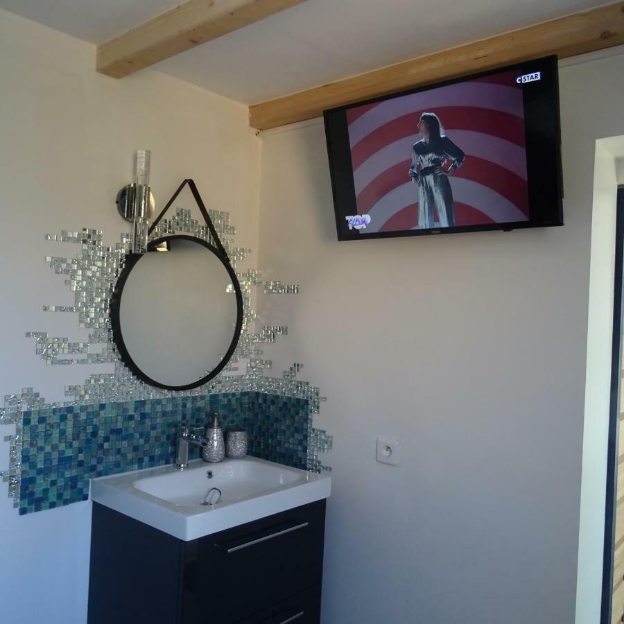 2 Pieces Independant Avec Son Jardinet Prive Hotel Borgo  Exterior foto